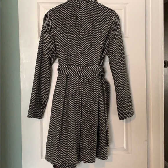 Express black and white coat - Picture 2 of 9